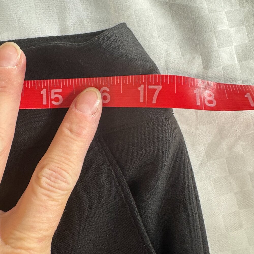 Larry Levine Black Crop Pants with Button Details - Picture 10 of 12
